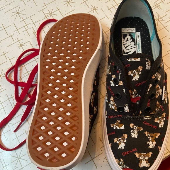 Vans 7 1/2 Comfy Cush Custom Gremlins - Picture 3 of 6